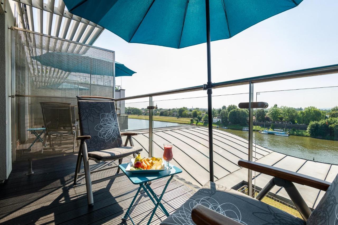 Niebieski Art Hotel & Spa Krakow Dış mekan fotoğraf The balcony of a two-bedroom apartment