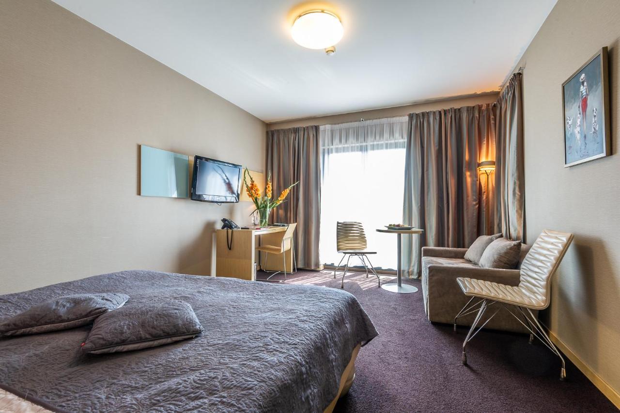 Niebieski Art Hotel & Spa Krakow Dış mekan fotoğraf A room at the hotel