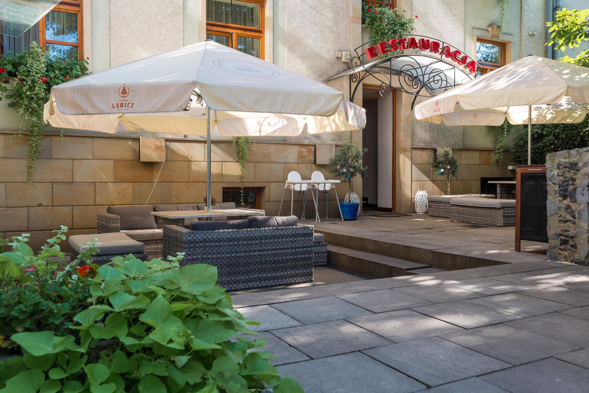 Niebieski Art Hotel & Spa Krakow Dış mekan fotoğraf The courtyard of the hotel