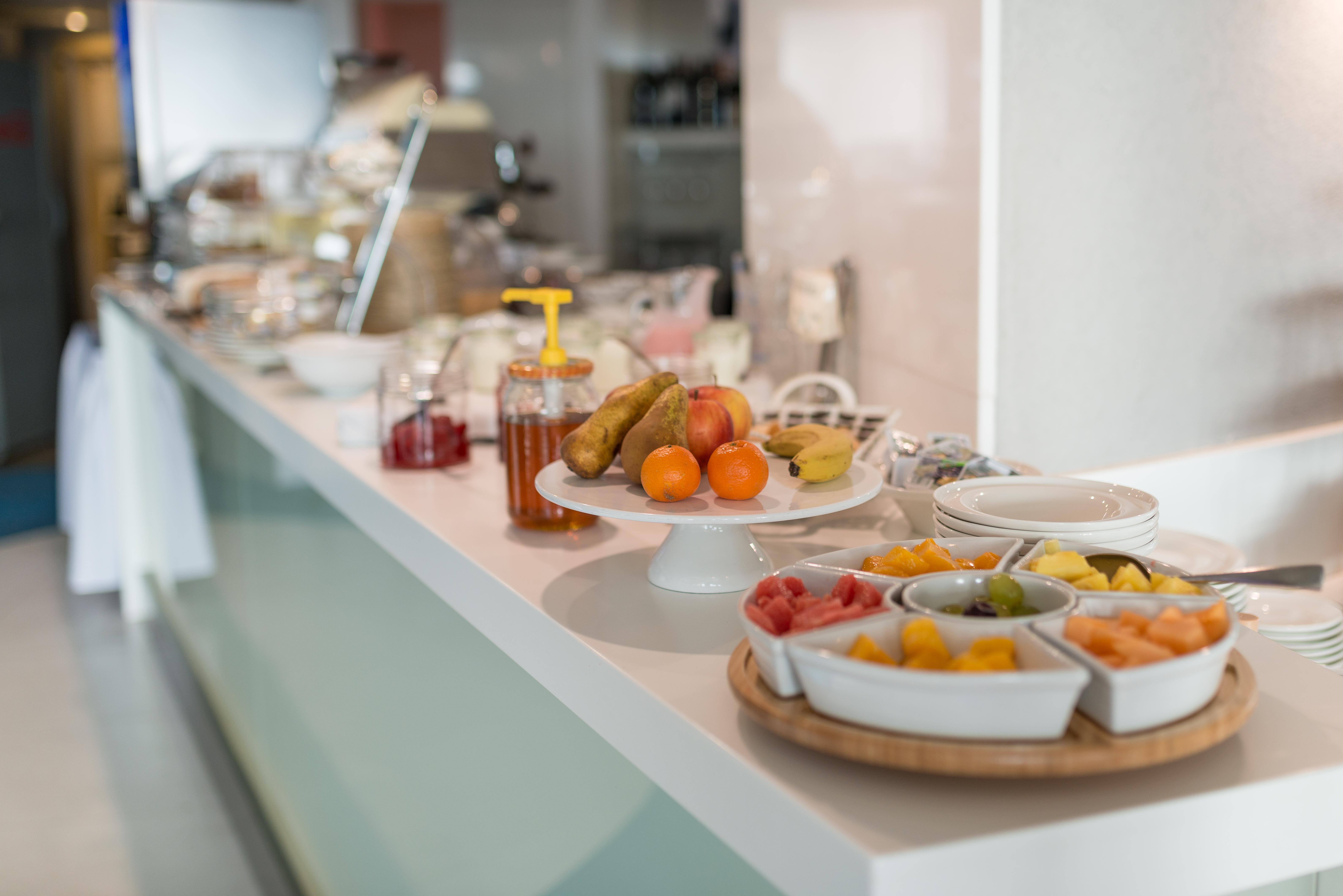 Niebieski Art Hotel & Spa Krakow Dış mekan fotoğraf A buffet at a hotel