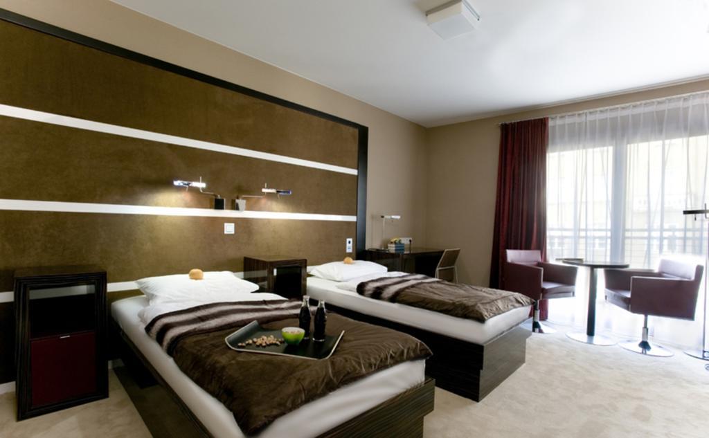 Niebieski Art Hotel & Spa Krakow Oda fotoğraf A room at the hotel