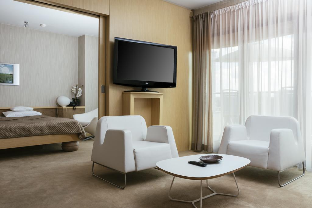 Niebieski Art Hotel & Spa Krakow Dış mekan fotoğraf A suite at the hotel