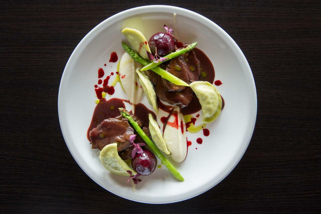 Niebieski Art Hotel & Spa Krakow Dış mekan fotoğraf Foie gras with red wine
